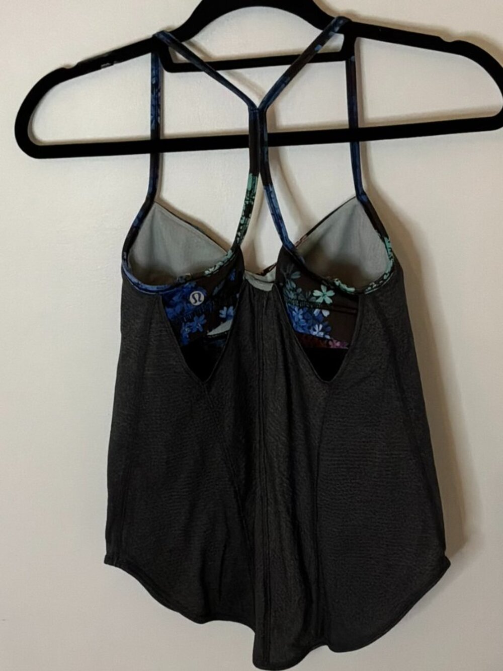 LUULEMON | GRAY FLORAL BUILT IN BRA TANK - Picture 4 of 5